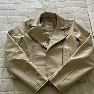 Abercrombie vegan leather jacket cream silver hardware Size small